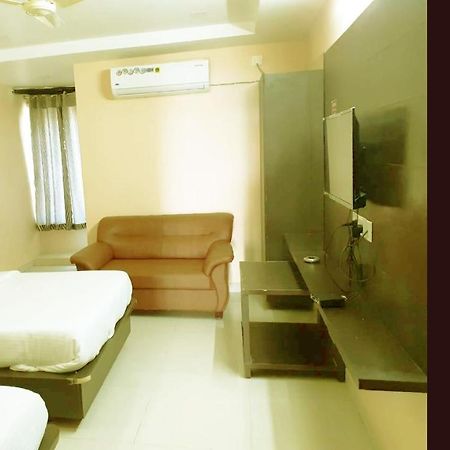 Mancherāl Vishnu Residency Mancherial מראה חיצוני תמונה